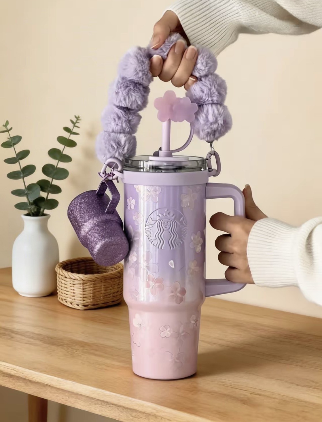KTQ STORE ‧ Starbucks 星巴克 冰壩杯 櫻花粉漸層 毛茸茸手提把 買大送小 900ml
