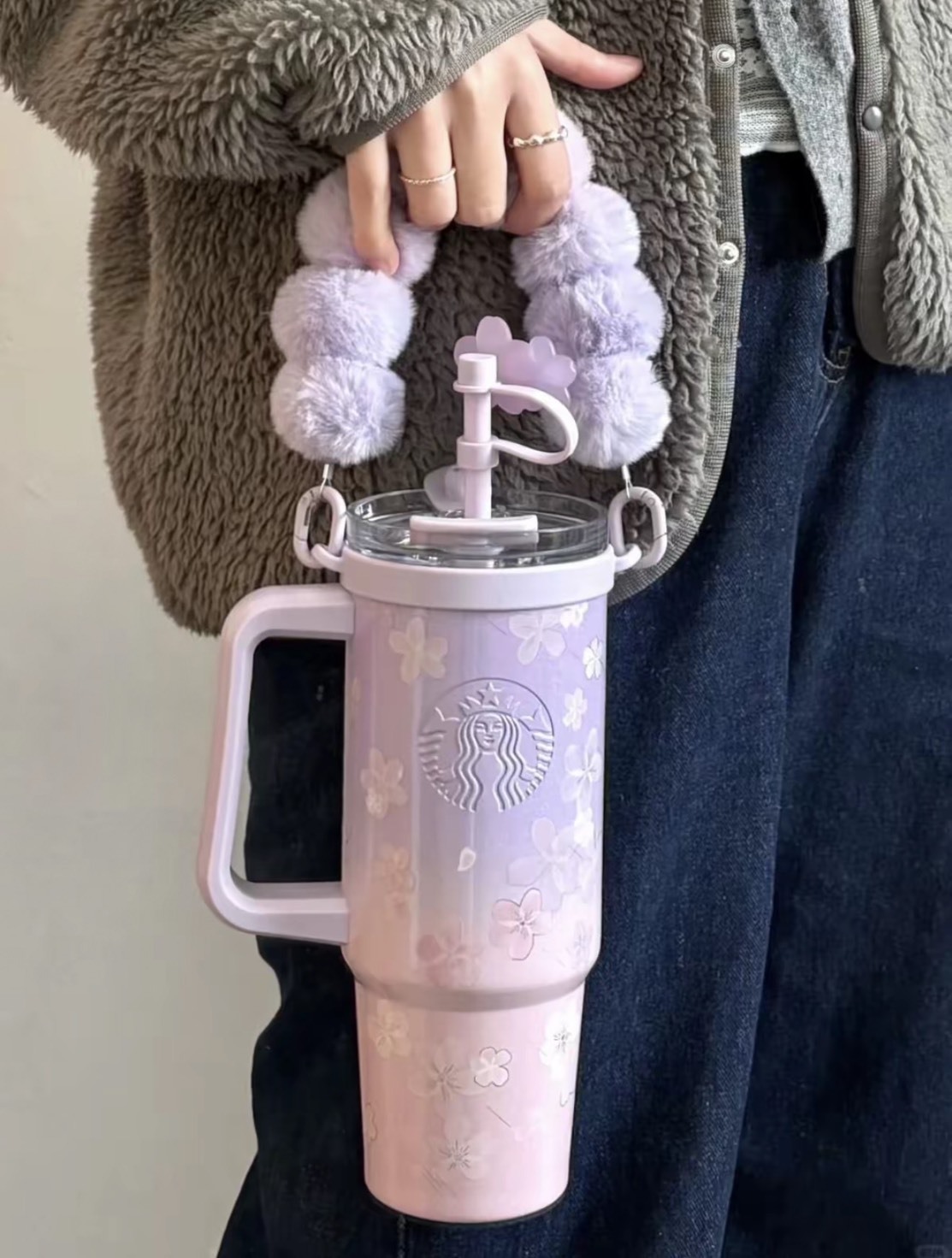 KTQ STORE ‧ Starbucks 星巴克 冰壩杯 櫻花粉漸層 毛茸茸手提把 買大送小 900ml