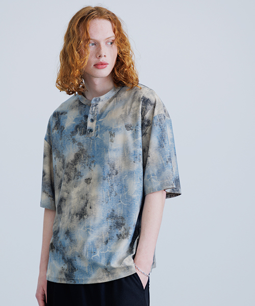 REVO.TOKYO Fade-distressed Henley neck tee