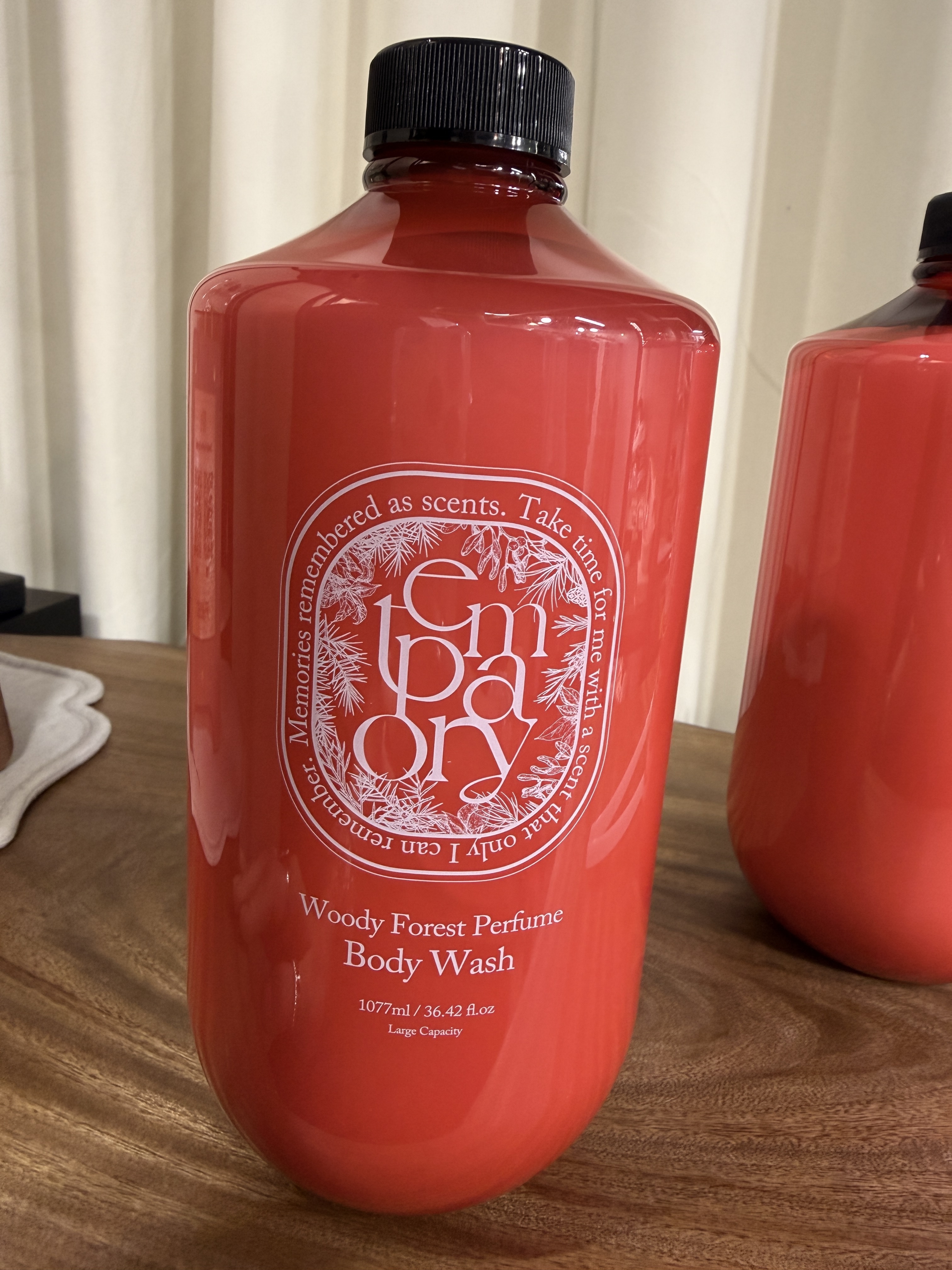韓國香氛洗護品牌 empathy 推出嘅 Woody Forest Perfume（木質森林香水系列）超大容量洗護雙星 不設退換