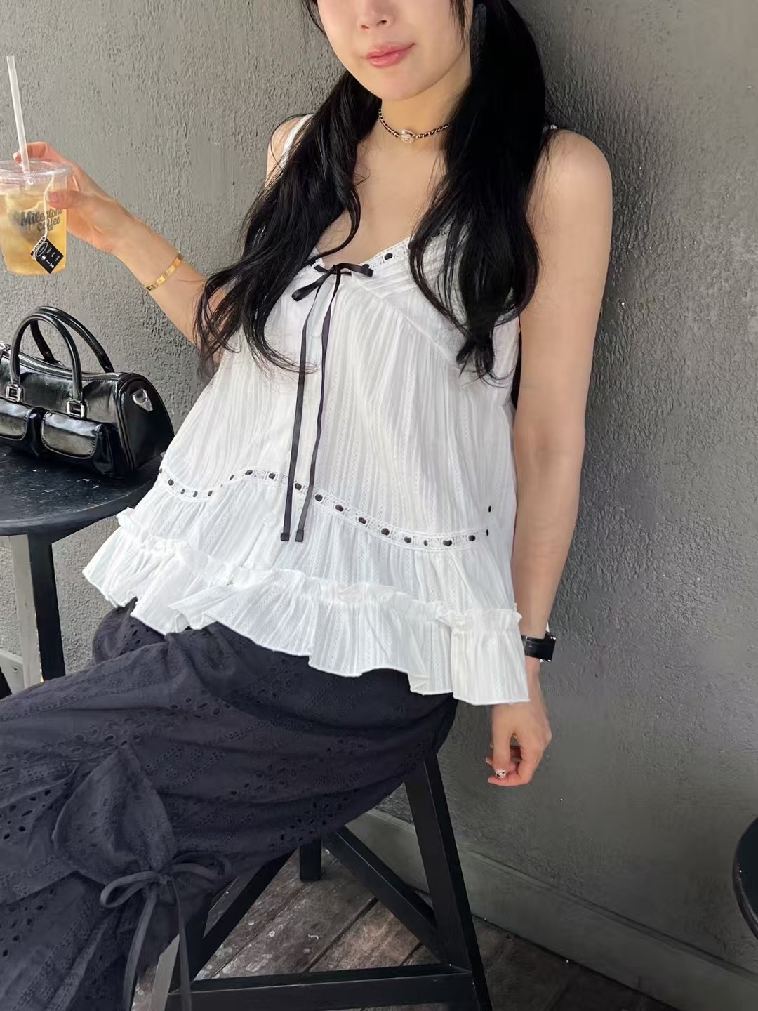 穿緞帶吊帶V棉麻背心