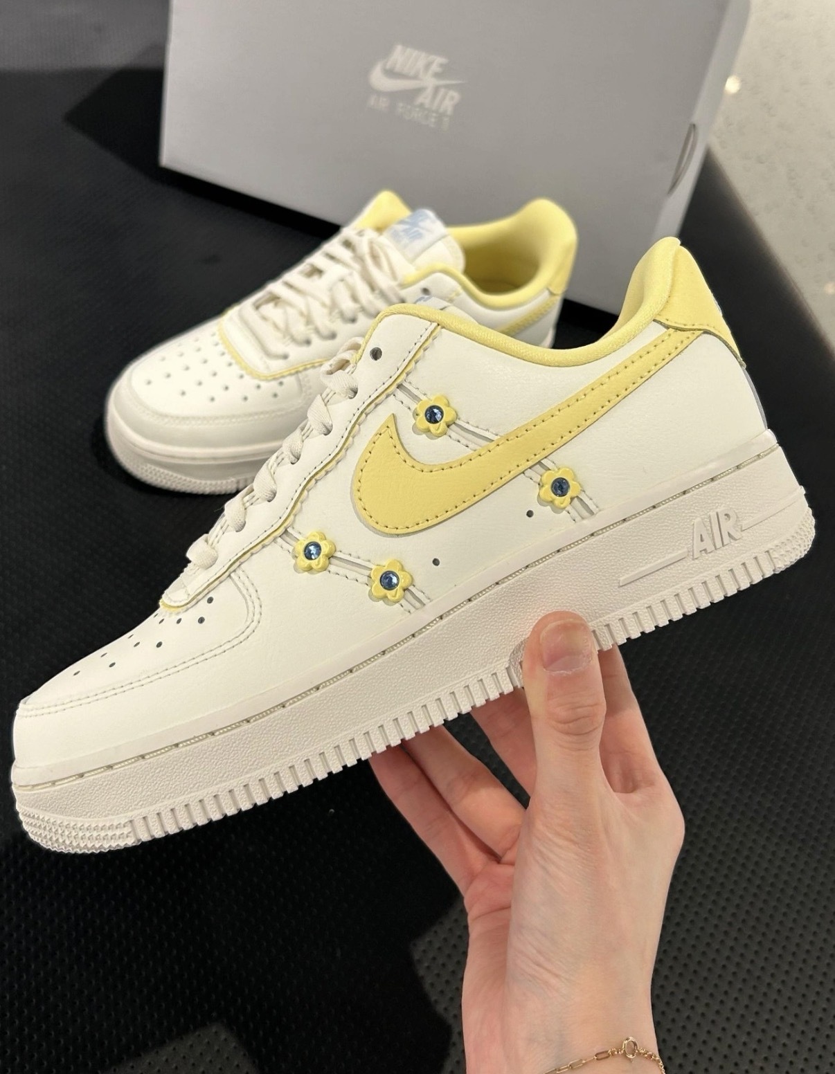 女鞋 NIKE W AIR FORCE 1 '07 LX 檸檬黃白 小花 立體 皮革 休閒鞋【IW2348-170】AF1 WAF1