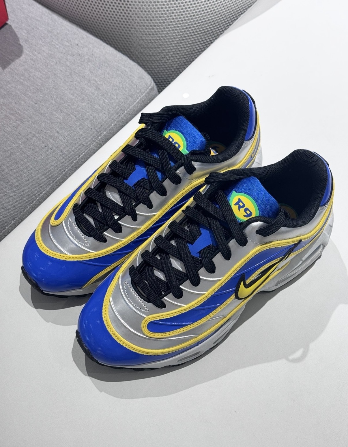 男鞋 NIKE AIR MAX JOGA BONITO R9 銀藍黃 大羅 羅納度 足球 皮革 氣墊 運動鞋【IX8646-001】