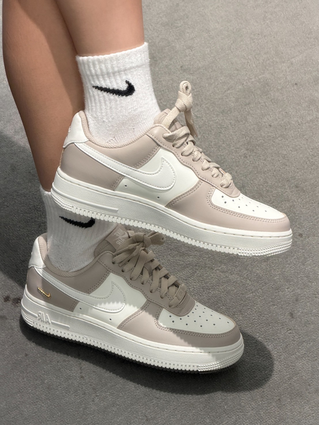 NIKE AIR FORCE 1 小金勾 燕麥奶茶 女款