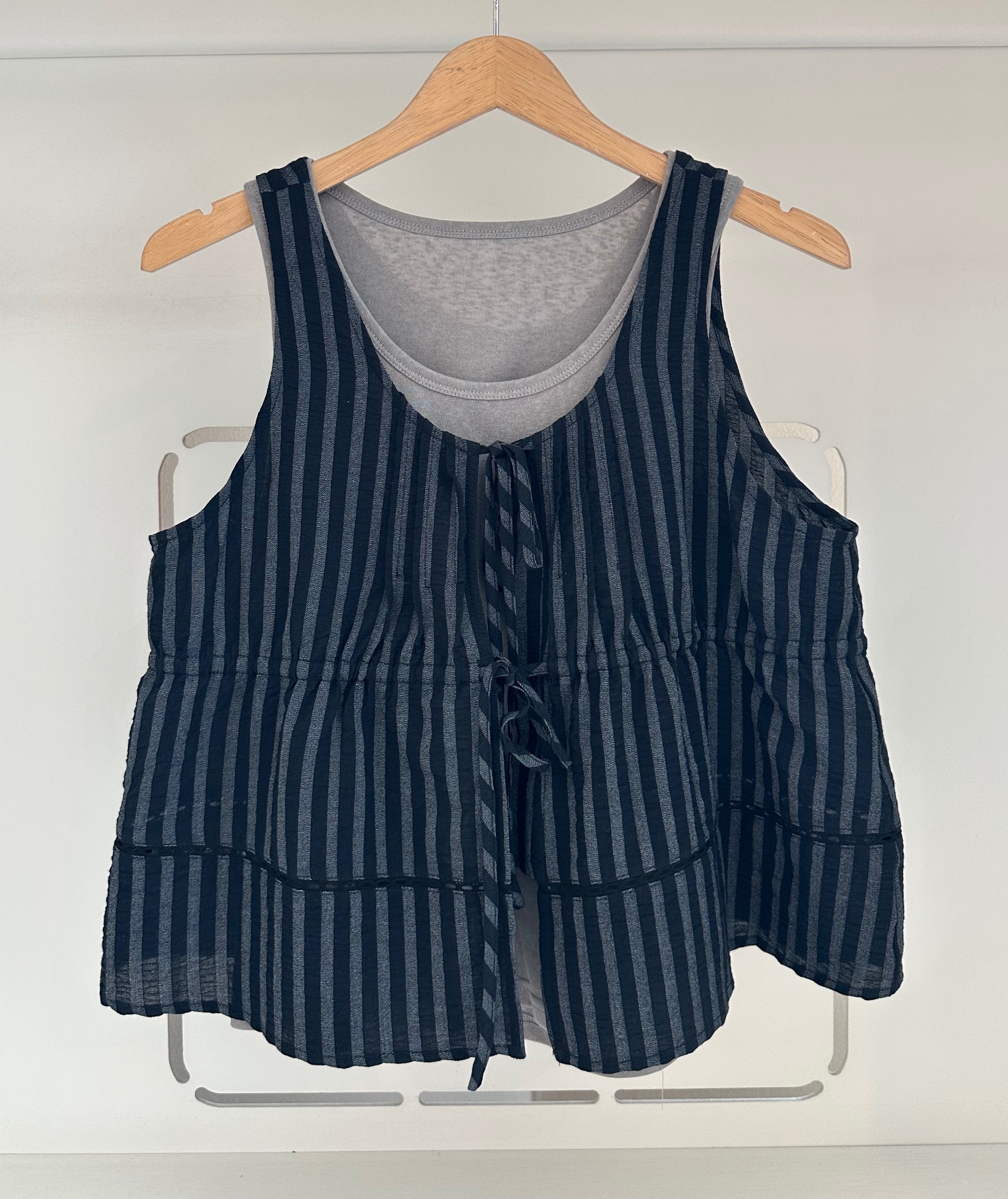 SLEEVELESS RIBBON FRONT STRIPED BLOUSE WITH INNER SINGLET