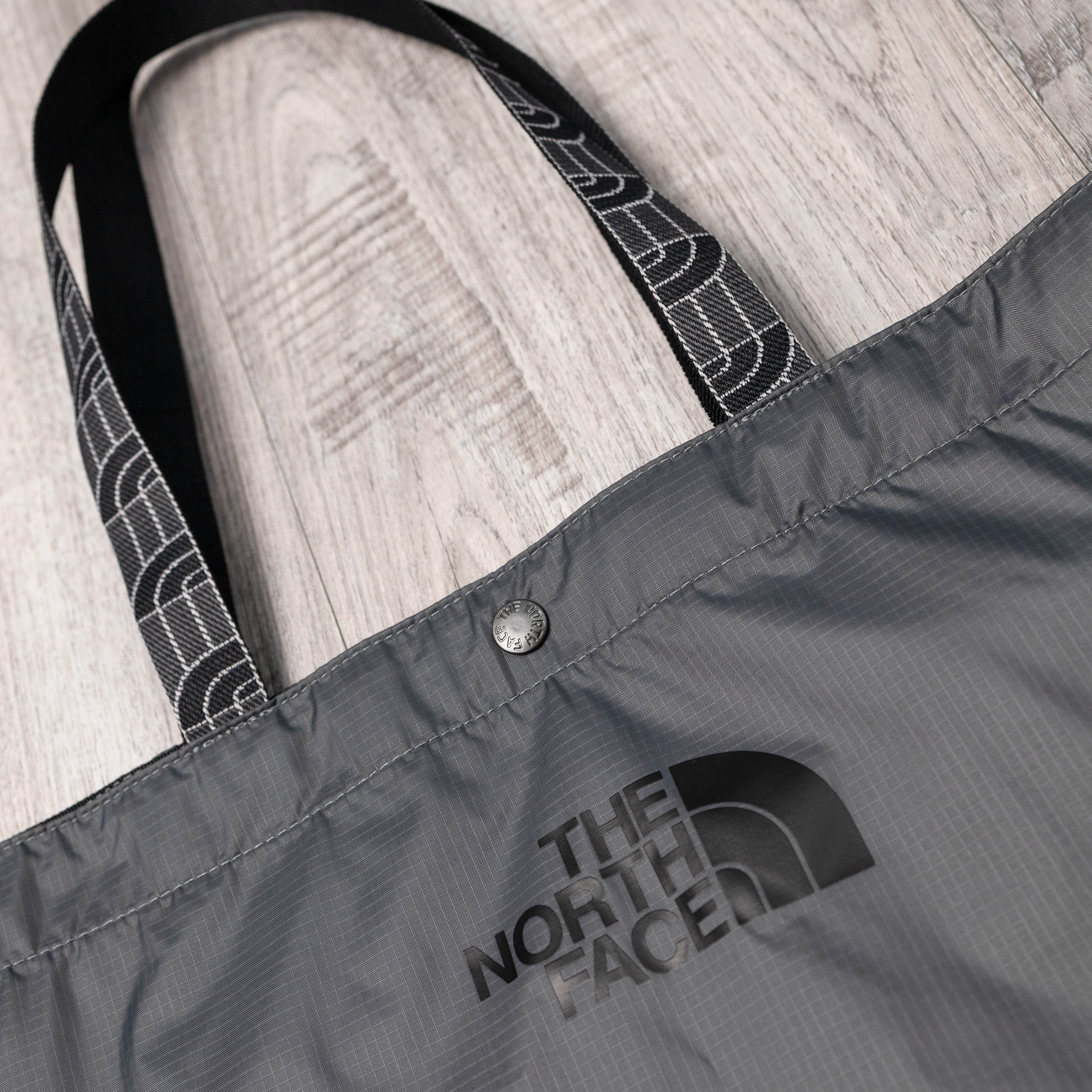 -(E11b02)-THE NORTH FACE URBAN TOTE CORDURA 耐磨 托特包 男女款 煙灰色(0UZ)-NF0A8DJS