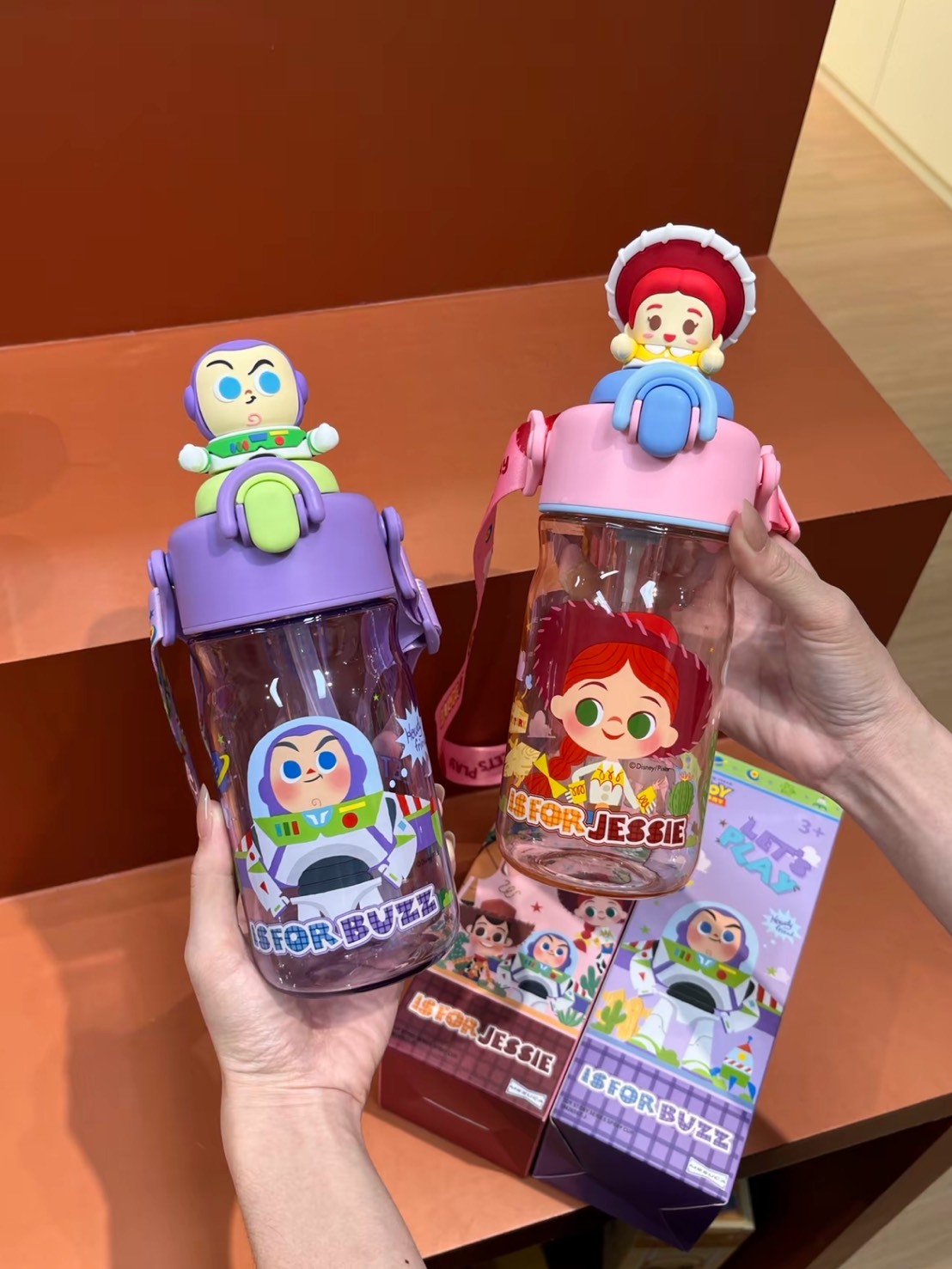 正版授權 DISNEY 玩具總動員 噴霧 吸管水杯 500ML