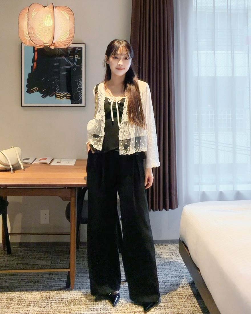 LINA LINA唯美手扎刺繡花朵蝴蝶結蕾絲罩衫-純潔白