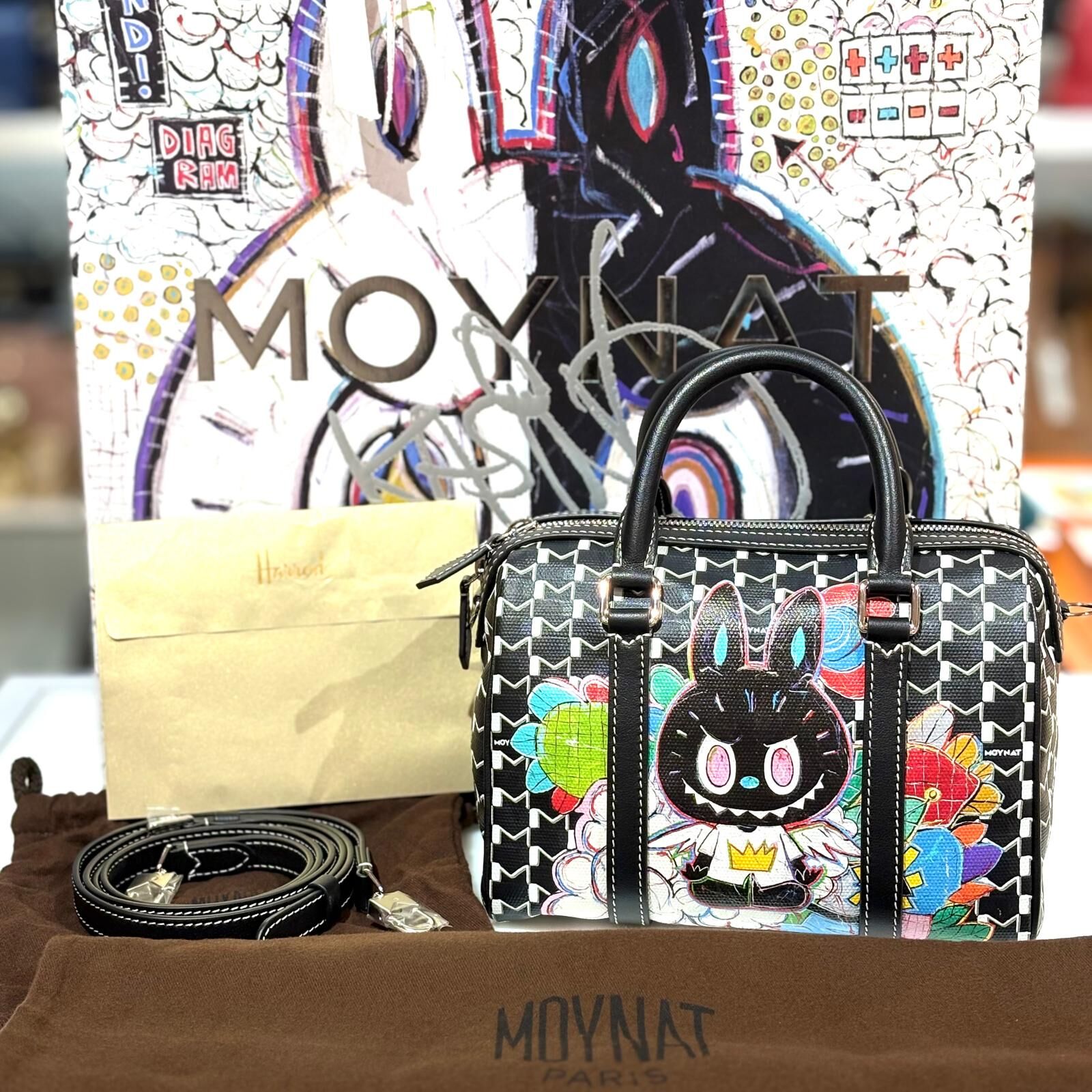 限量可愛極品!!! 全新MOYNAT x LABUBU, KASING LUNG 48H, 黑色純手工彩繪,摩奈枕頭包包 #BRAND NEW #香榭站正品