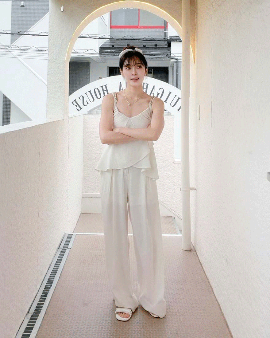 LINA LINA仲夏情調壓褶荷葉上衣長褲兩件組-高雅杏M/L
