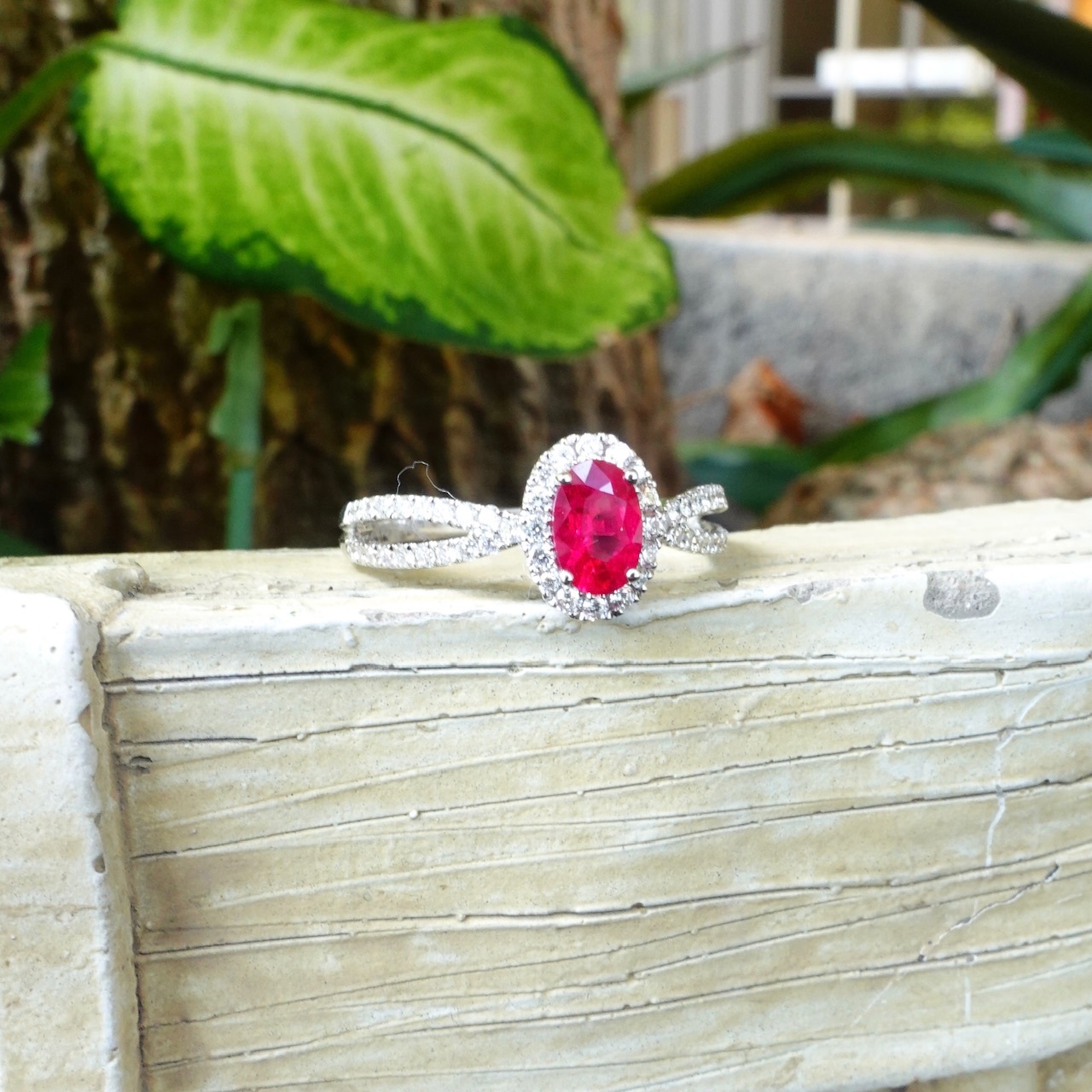 18K Gold Natural Ruby Ring with Diamonds setting - Oval cut
