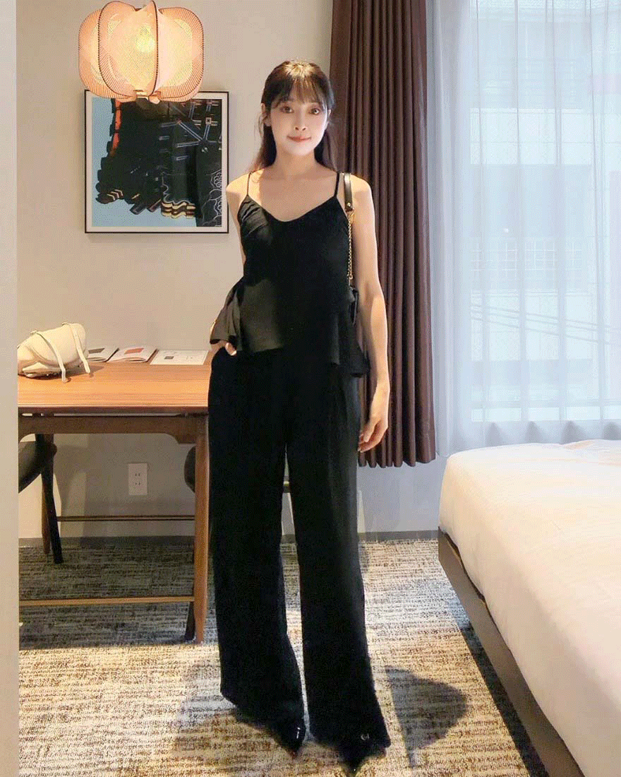 LINA LINA仲夏情調壓褶荷葉上衣長褲兩件組-貴氣黑M/L