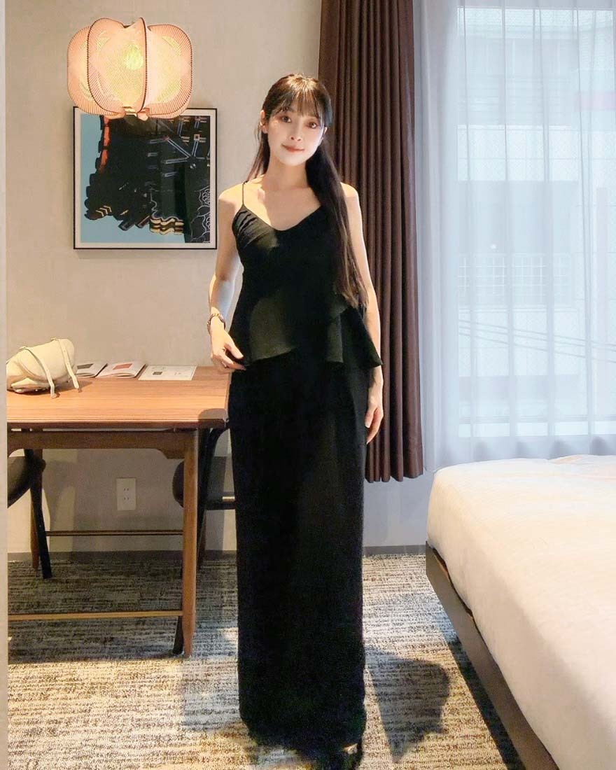 LINA LINA仲夏情調壓褶荷葉上衣長褲兩件組-貴氣黑M/L