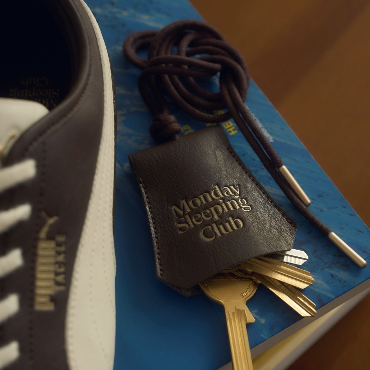 【預購】PUMA X MONDAY SLEEPING CLUB TACKLE 翻蓋休閒鞋 巧克力 40884701
