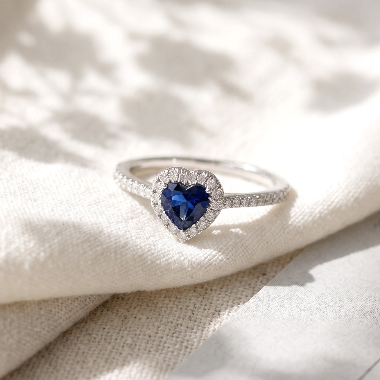 18K Gold Blue Sapphire Ring with Diamonds setting