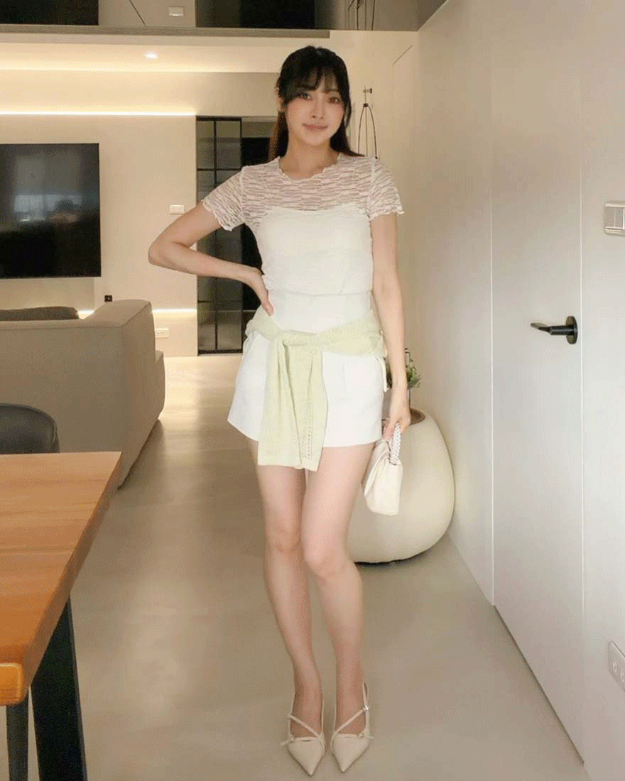 LINA LINA精緻疊加滿版蕾絲織紋透肌上衣-柔美杏