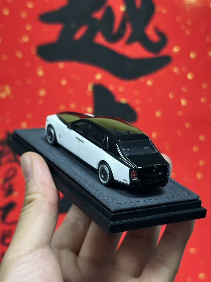 預訂:1/64 Banana Model Rolls-Royce Phantom VIII Black/ White (BMRRPBKW )