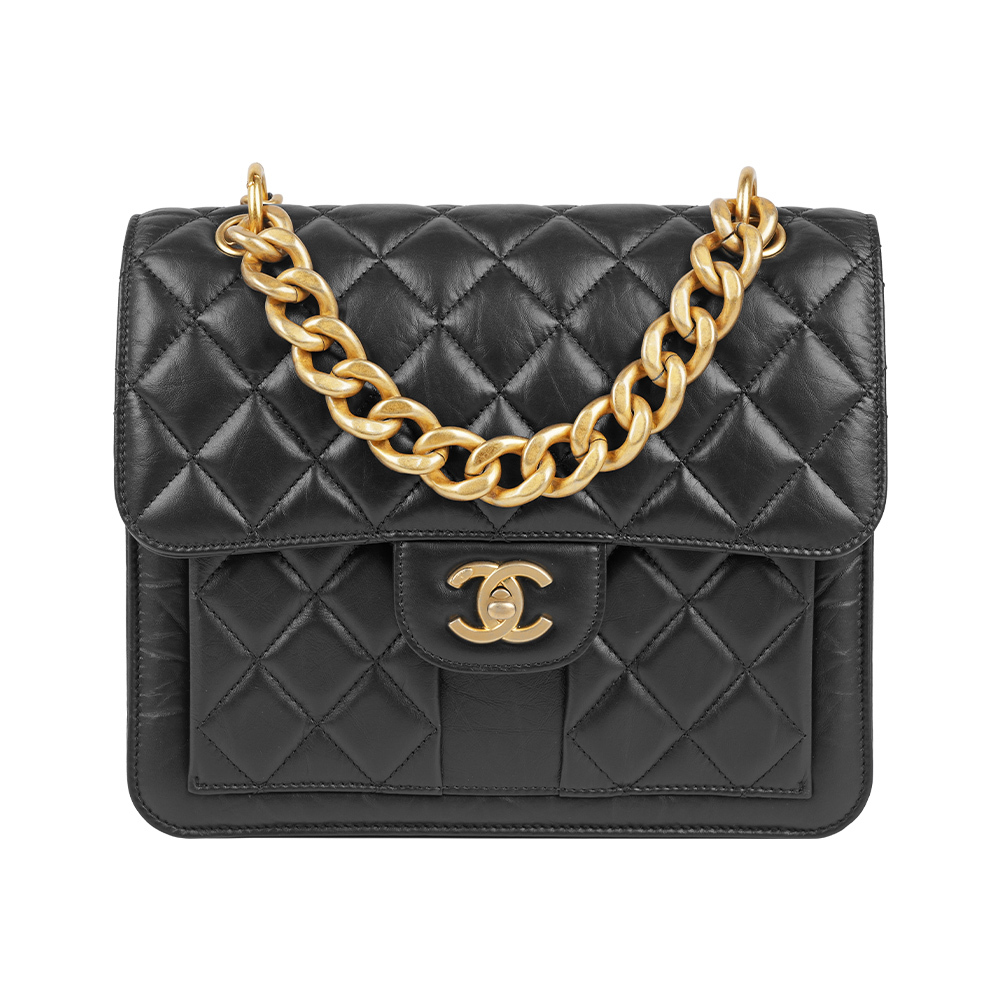 【CHANEL】金色CC Logo 小牛皮翻蓋後背包(黑色)