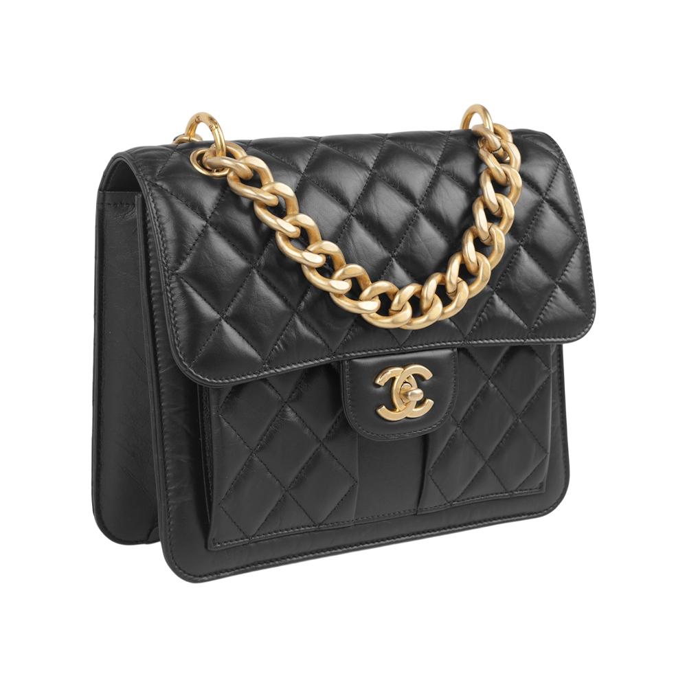 【CHANEL】金色CC Logo 小牛皮翻蓋後背包(黑色)