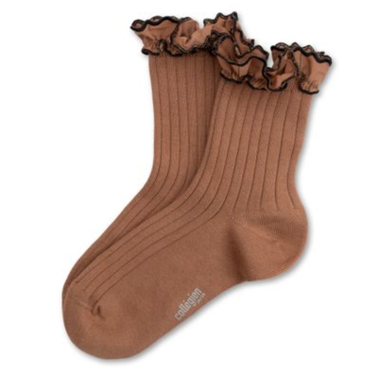 (預購) COLLEGIEN 荷葉邊羅紋短襪 Suzanne - 326 Mocha Mousse 摩卡慕斯