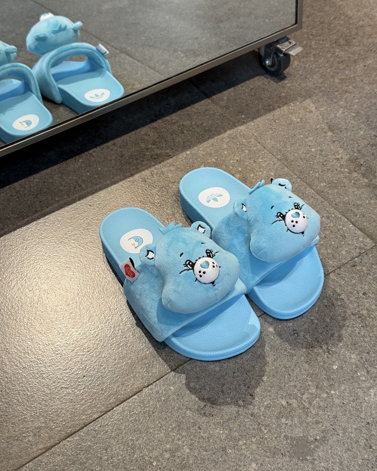 CARE BEARS X ADIDAS ADILETTE 彩虹熊 聯名款 拖鞋 Bedtime Bear 睡覺熊 藍綠 女鞋 KH9955 / 預購