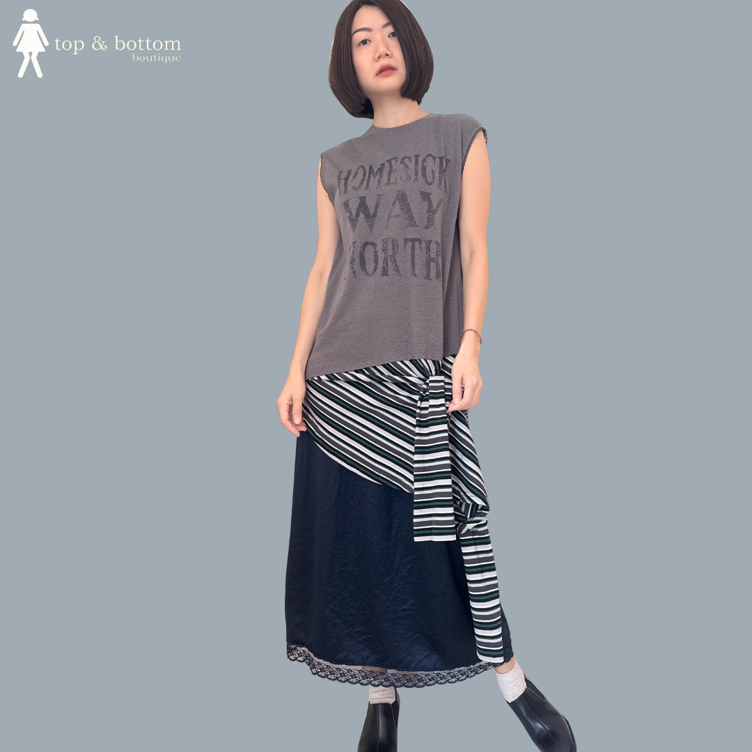 SLEEVELESS WORDING & STRIPED LONG DRESS