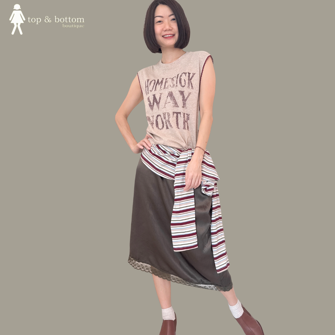 SLEEVELESS WORDING & STRIPED LONG DRESS