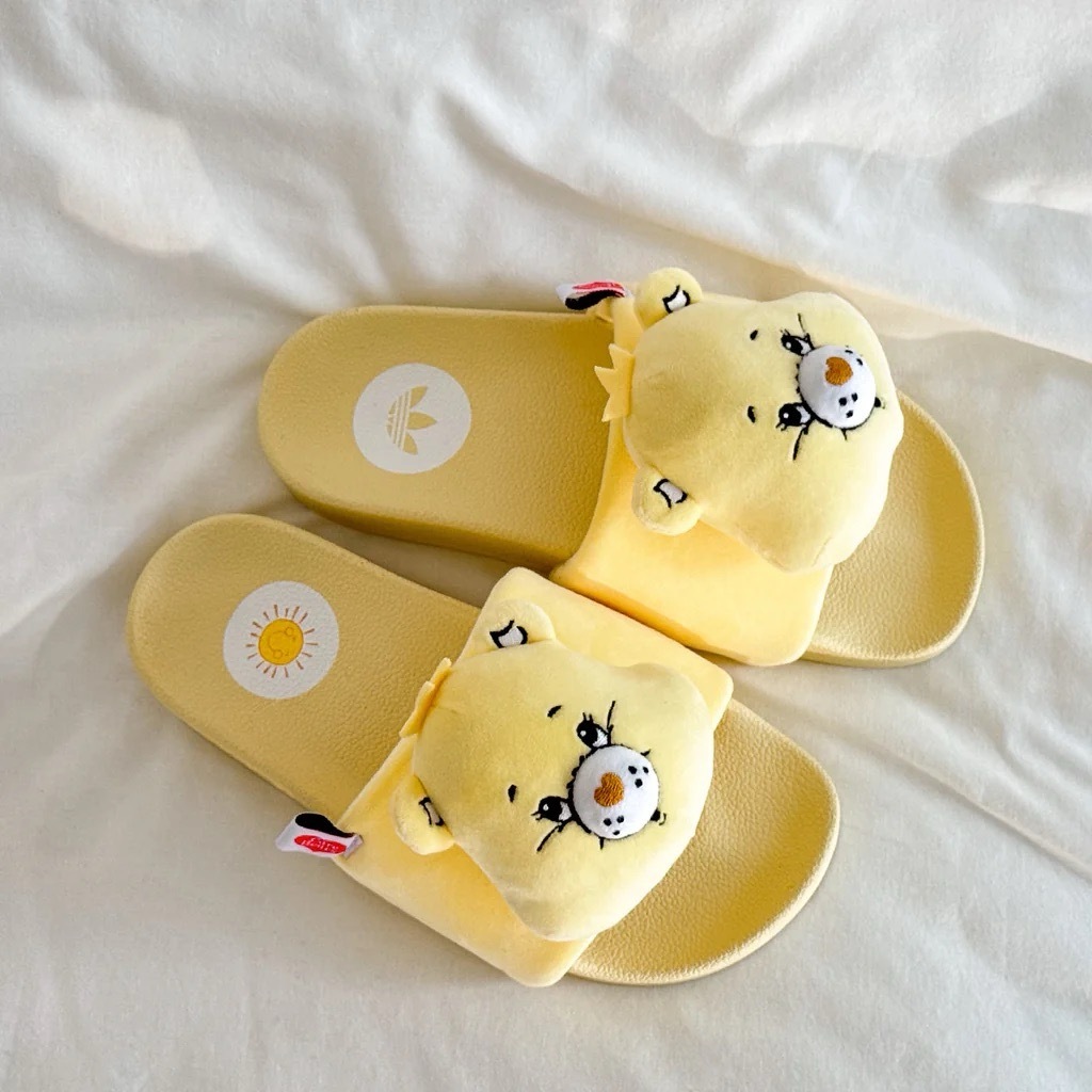 CARE BEARS X ADIDAS ADILETTE 彩虹熊 聯名款 拖鞋 Funshine Bear 陽光熊 女鞋 KH9956 / 預購