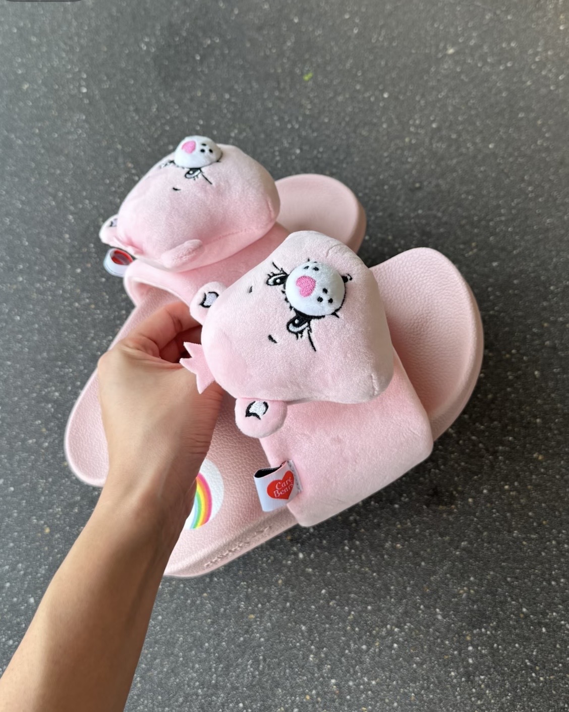 CARE BEARS X ADIDAS ADILETTE 彩虹熊 聯名款 拖鞋 Cheer Bear 樂觀熊 女鞋 KH9957 / 預購