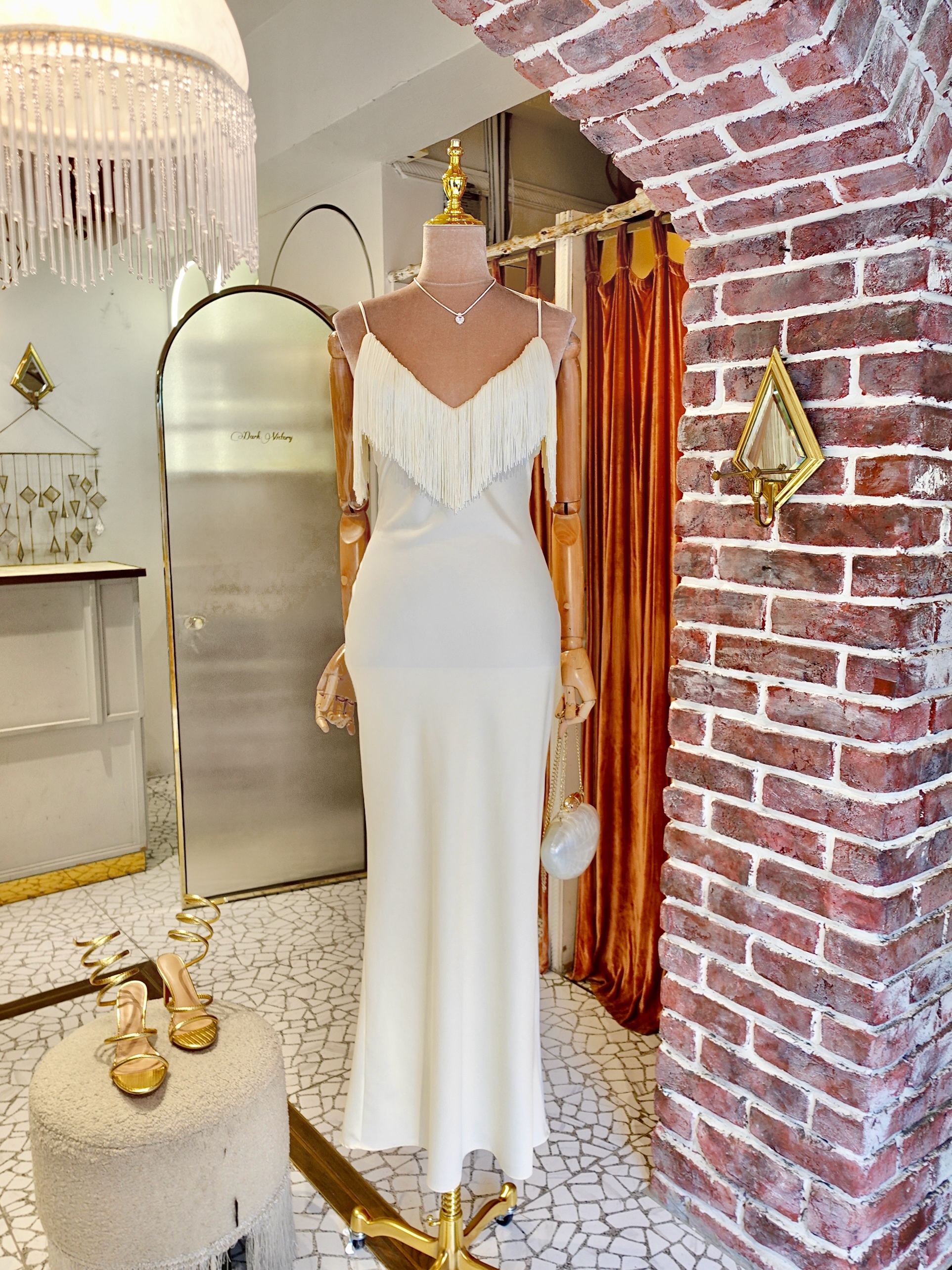 Ivory米白色緞面流蘇V領Dress