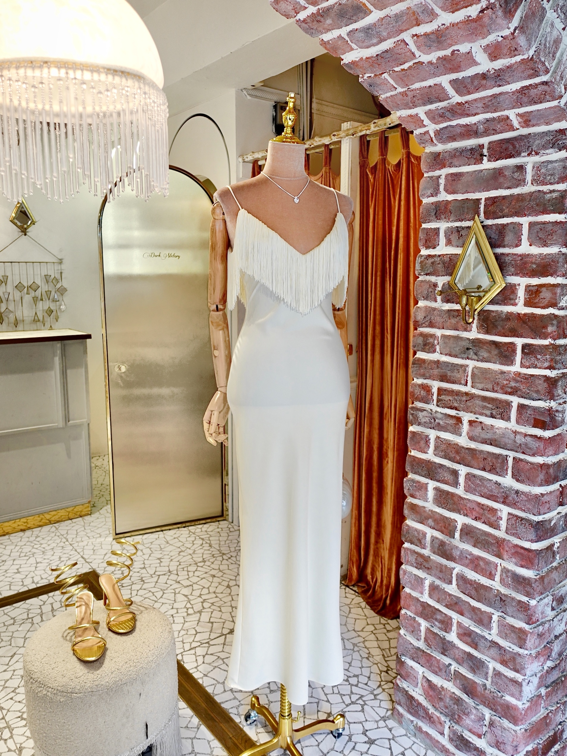 Ivory米白色緞面流蘇V領Dress