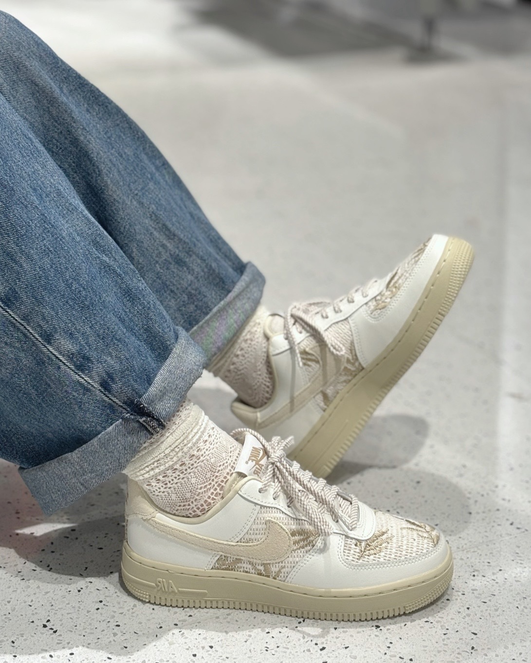 【逢甲 FUZZY】W Nike Air Force 1 "Phantom/Light Khaki" 刺繡 編織 皮革 白卡其 IW2347-002