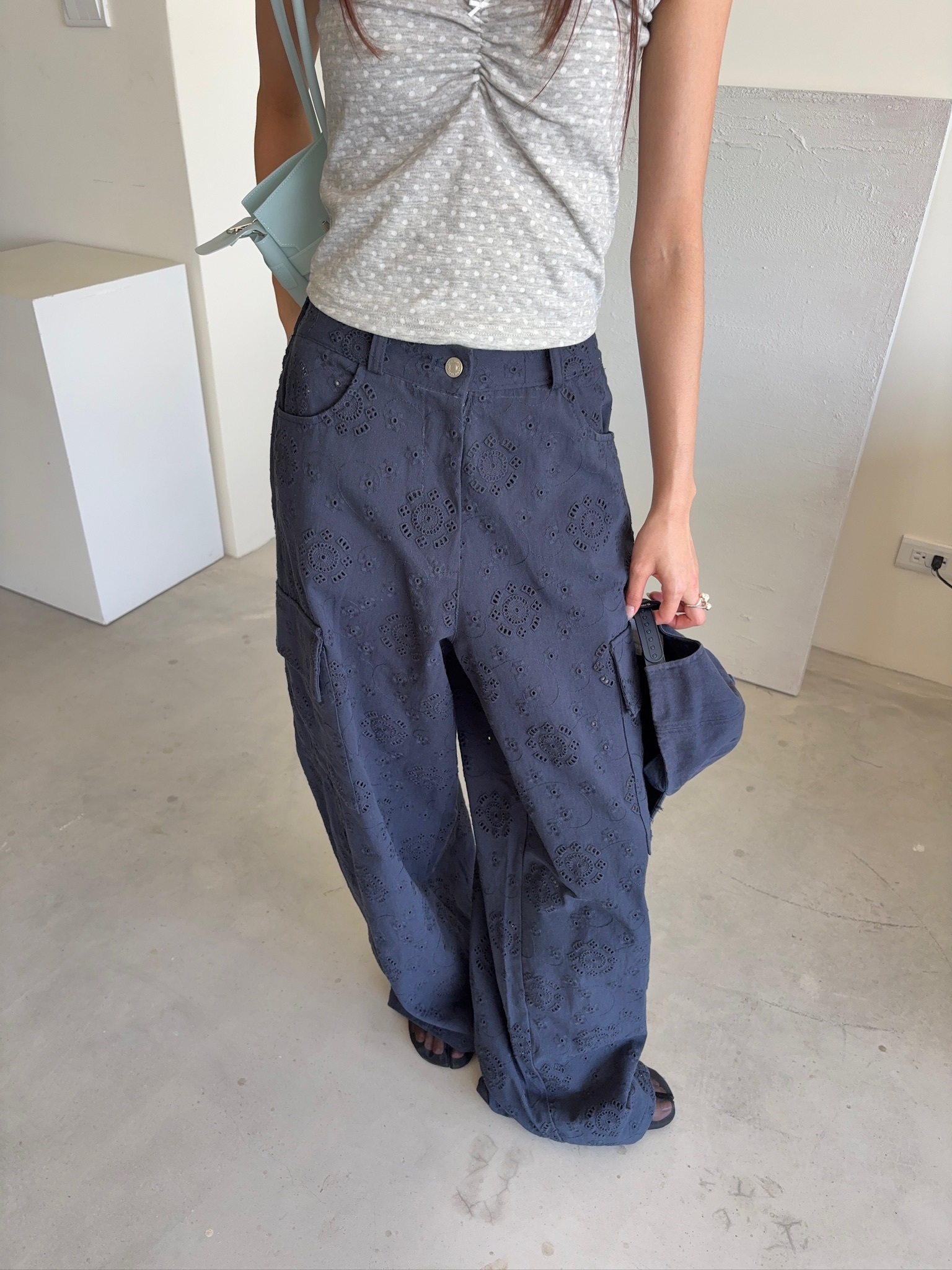 J19/ 薄款刺繡雕花工裝長褲