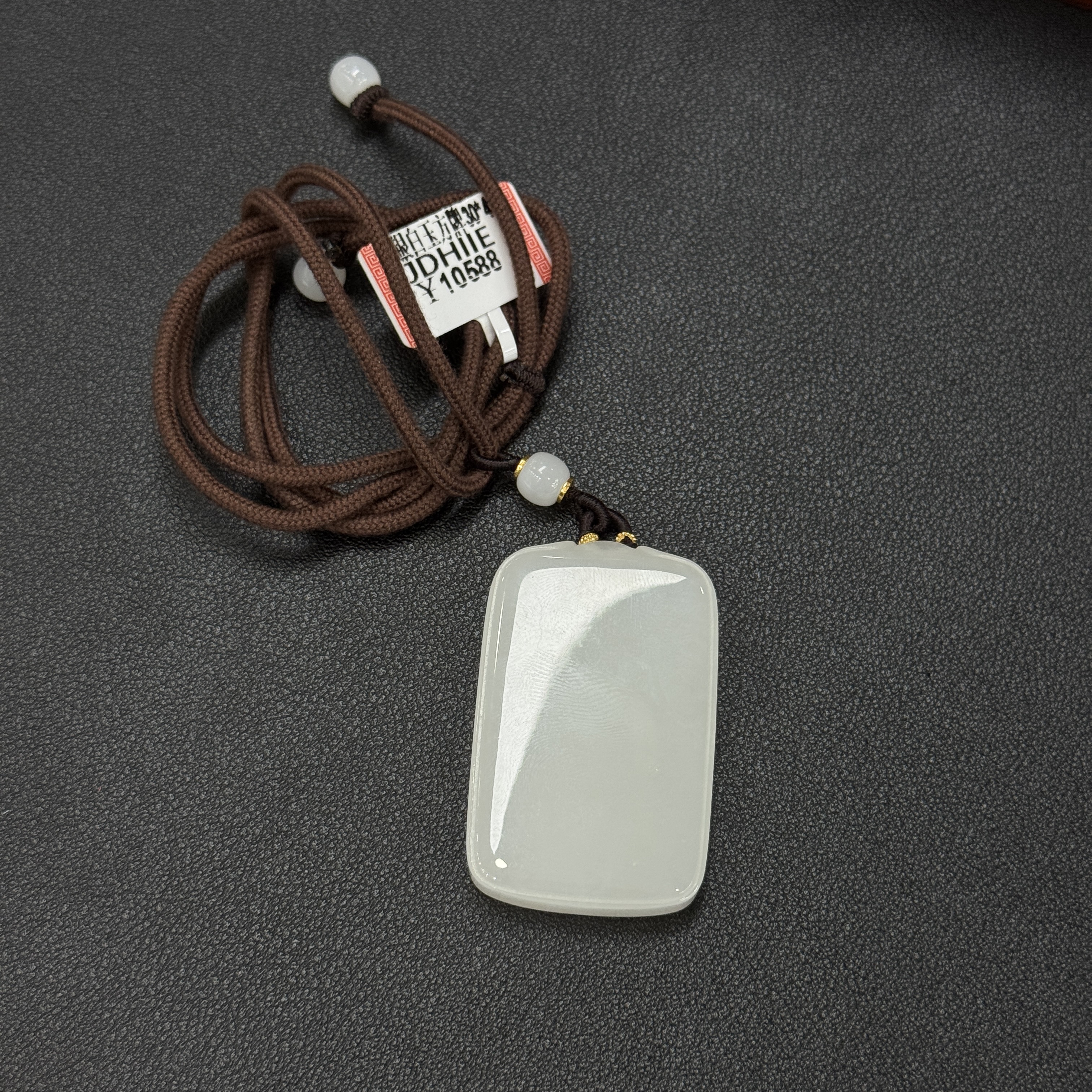 CNAG0707-356 28261-配銀白玉方牌30*49mm【連盒連證書】*隨機紋理款一件 (A56)