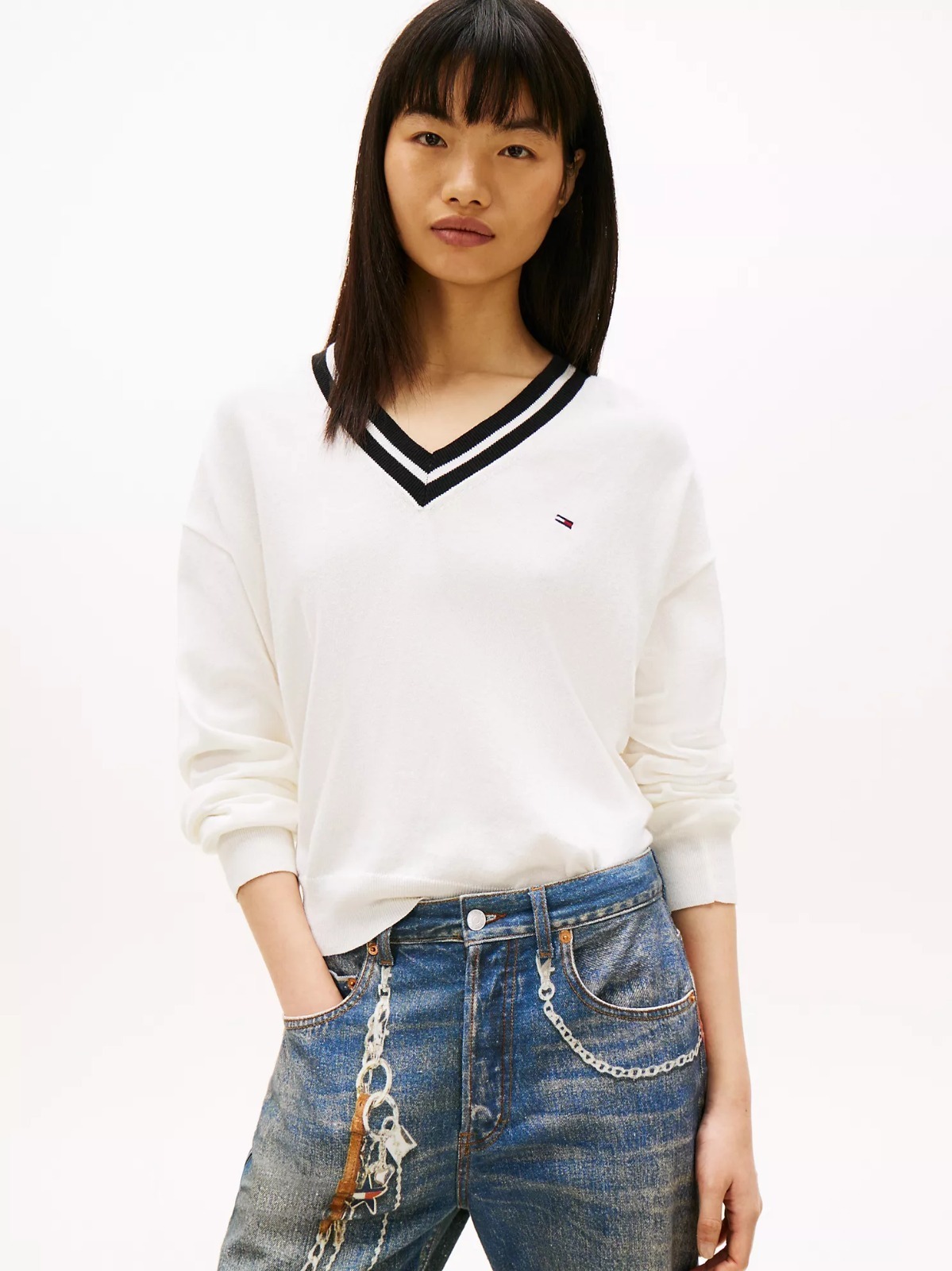 【直播】Tommy Hilfiger K0707135 Womens Tommy Jeans Relaxed Fit V-Neck Sweater