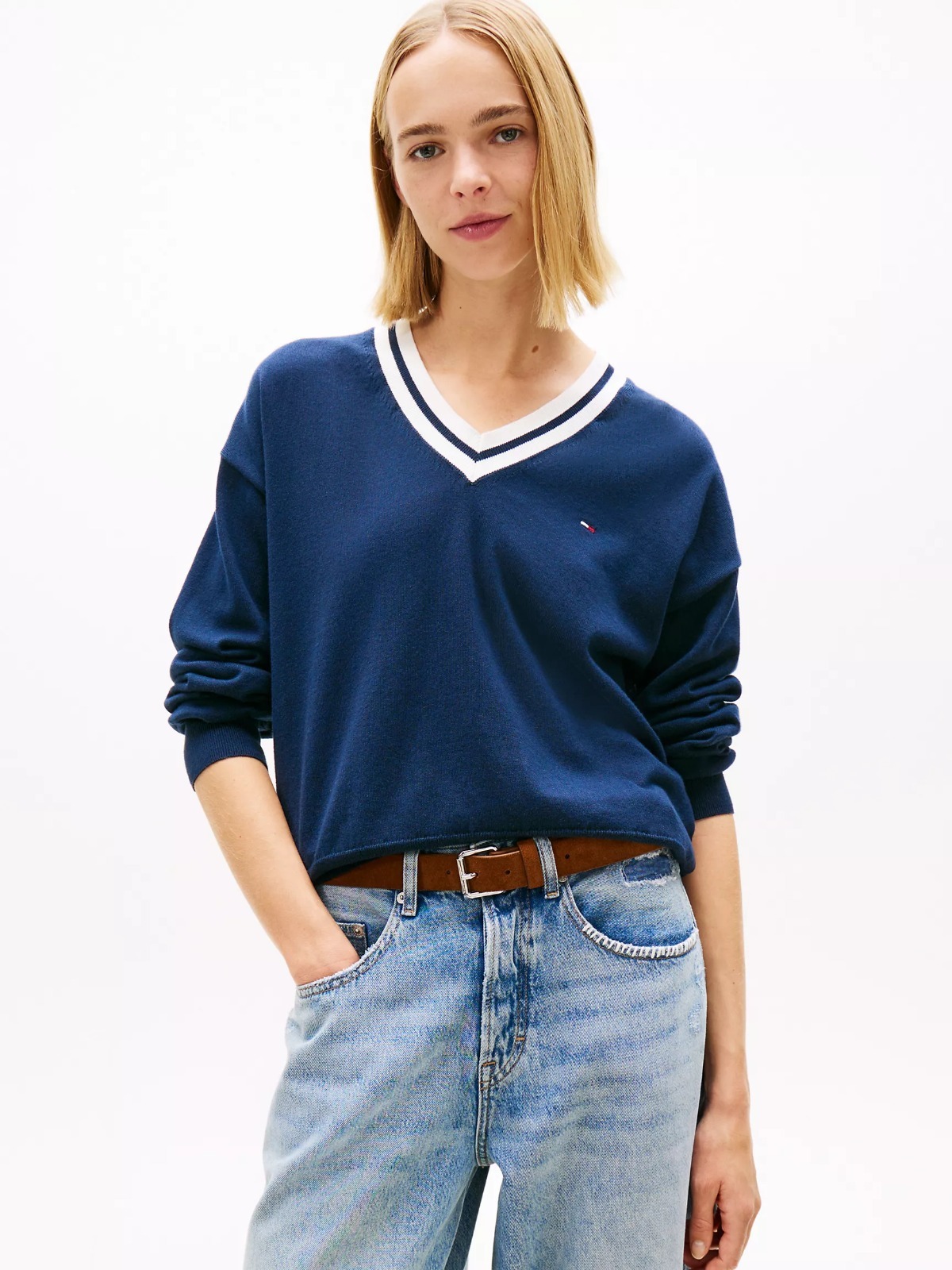 【直播】Tommy Hilfiger K0707135 Womens Tommy Jeans Relaxed Fit V-Neck Sweater