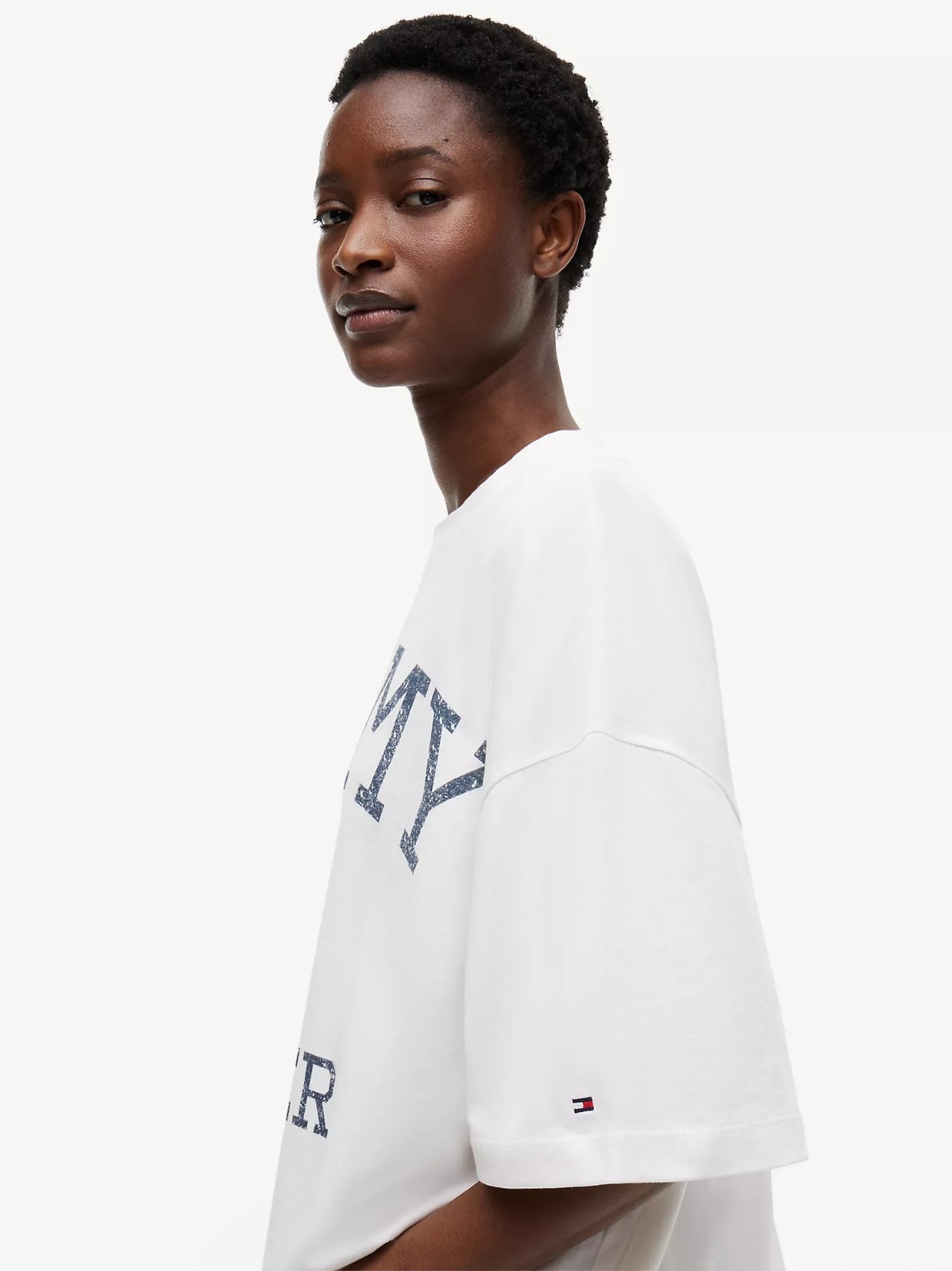 【直播】Tommy Hilfiger K0707138 Womens Relaxed Fit Varsity Crest Logo T-Shirt (Ecru)