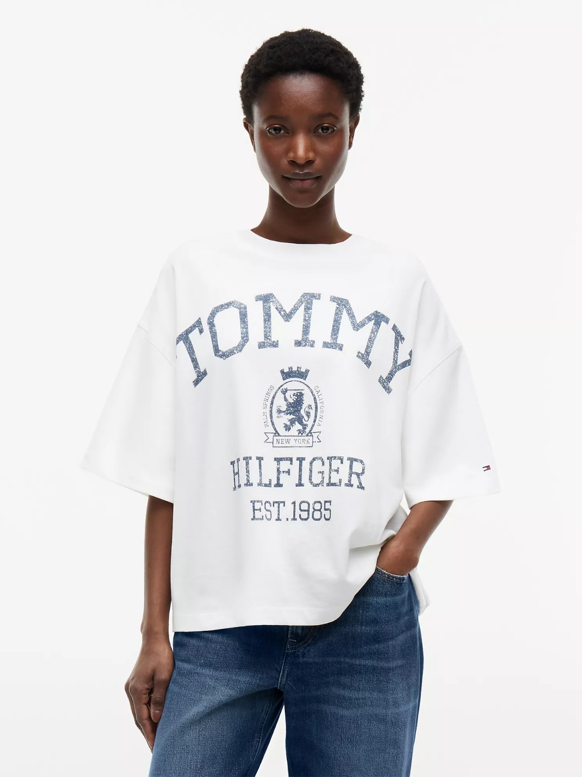 【直播】Tommy Hilfiger K0707138 Womens Relaxed Fit Varsity Crest Logo T-Shirt (Ecru)