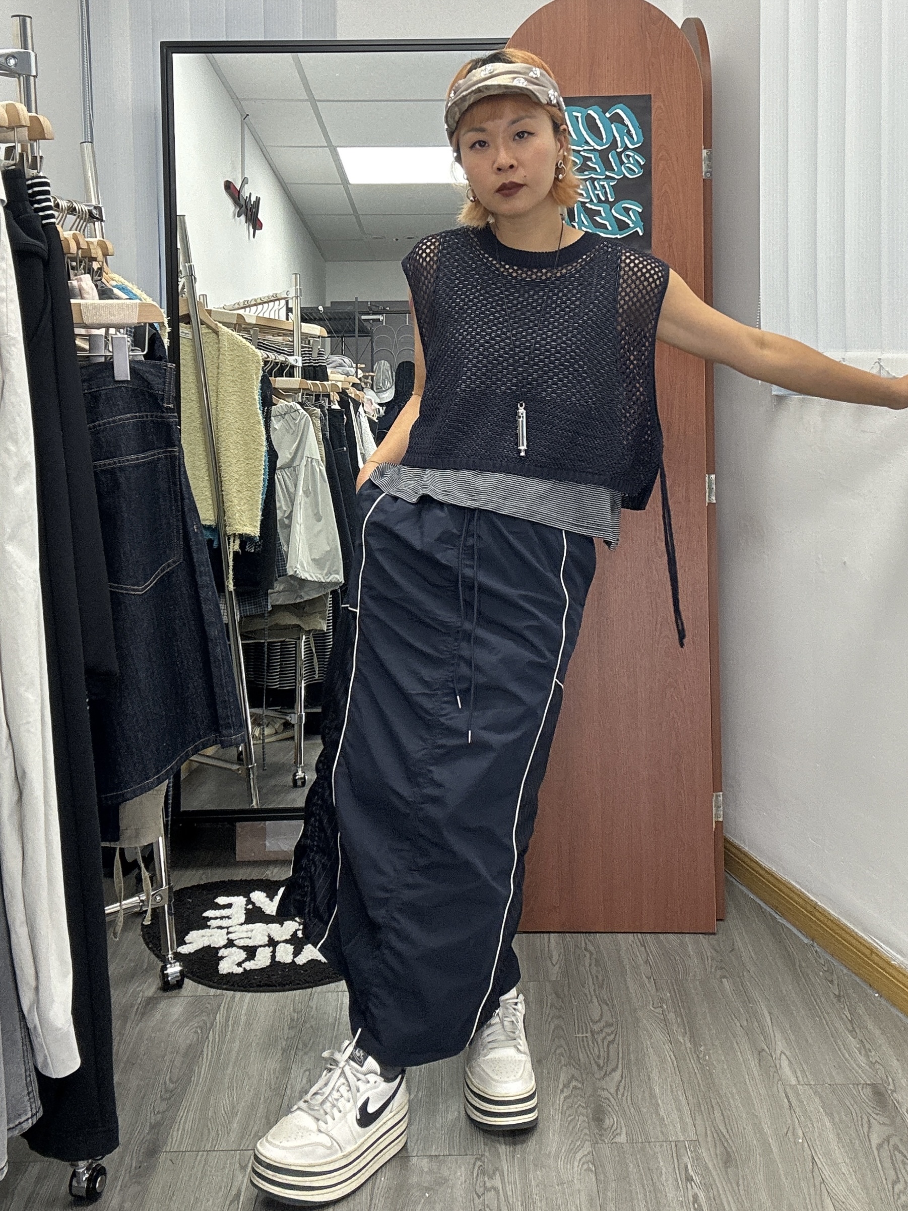 爽料可束腳深藍半截裙