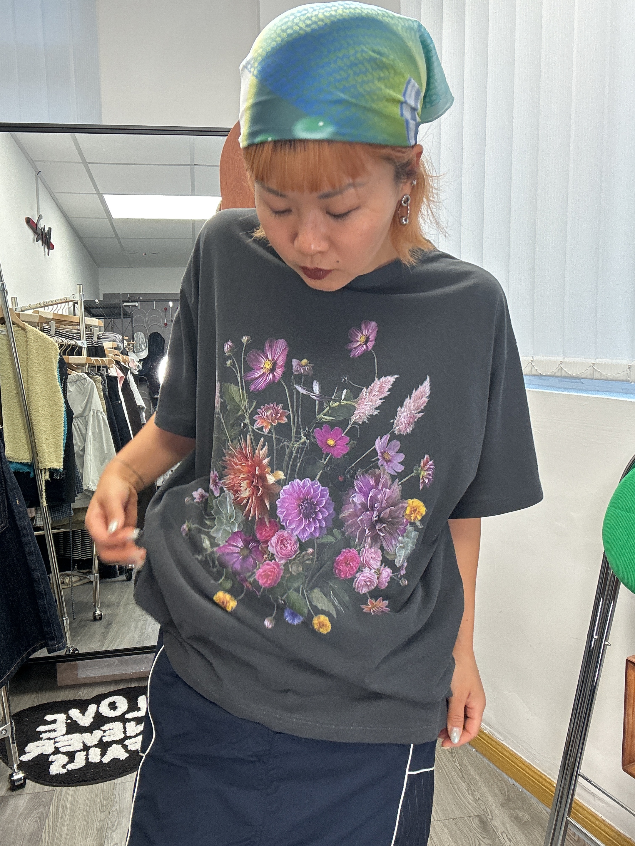 花花洗水灰Tee恤