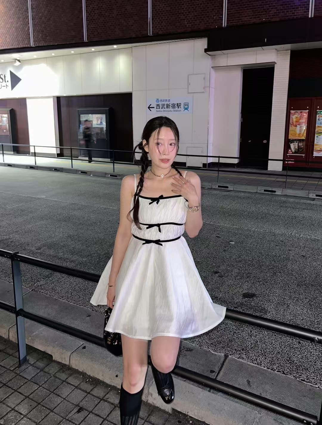 三圈緞帶結吊帶短洋裝