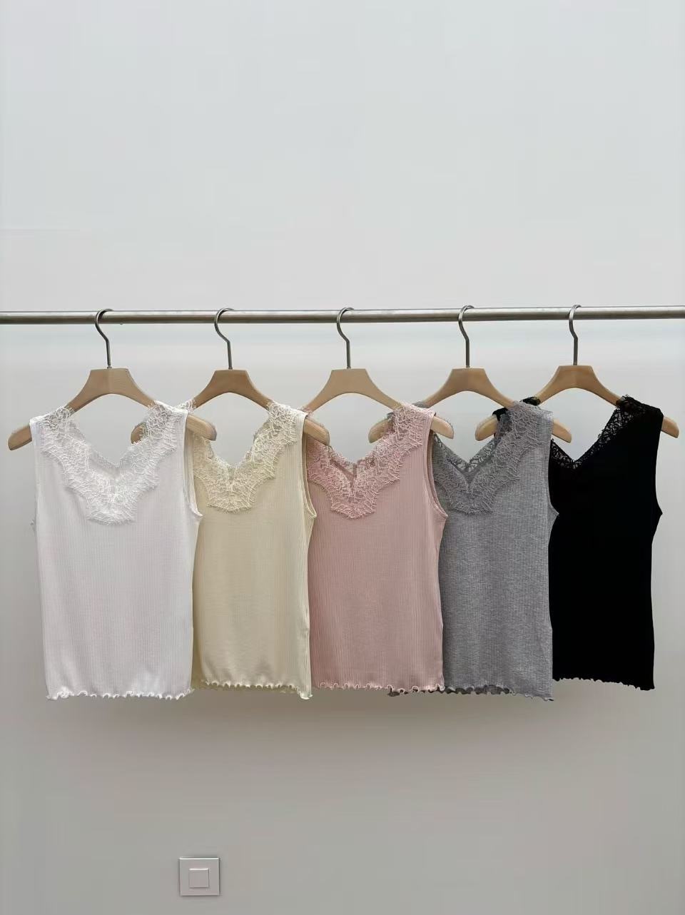 JU2604 Lace Sleeveless