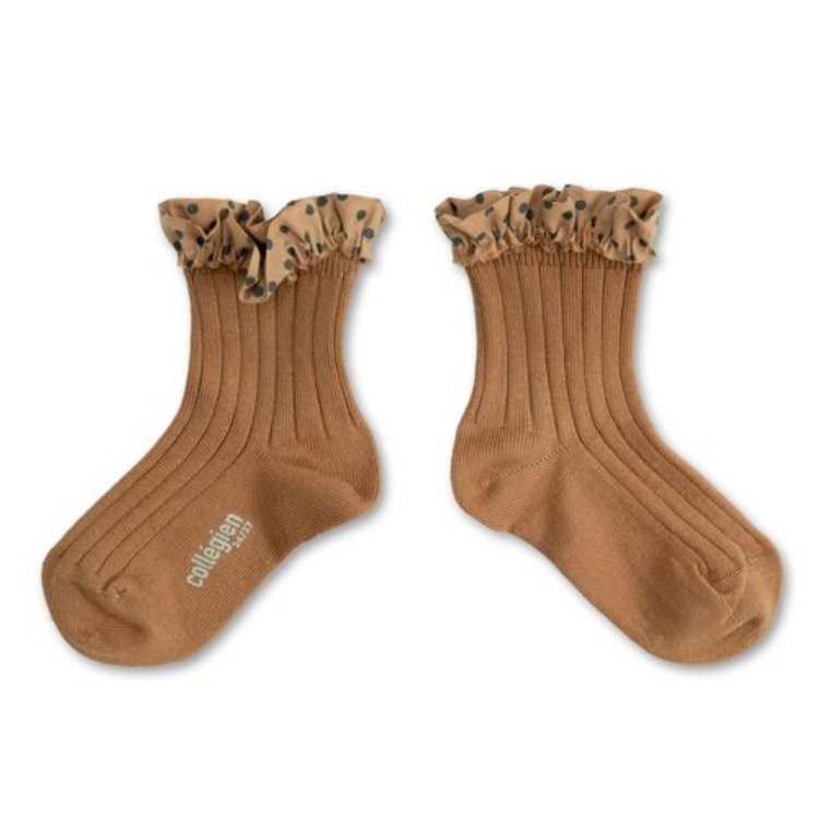 (預購) COLLEGIEN 點點荷葉邊低筒襪 Emilie - 326 Mocha Mousse 摩卡慕斯