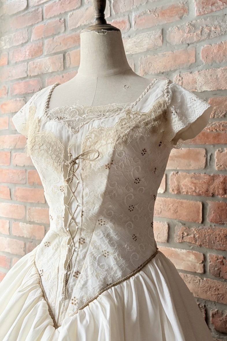 1990s Bella Paris Wedding Dresses / 90 年代 童話奶油古董禮服