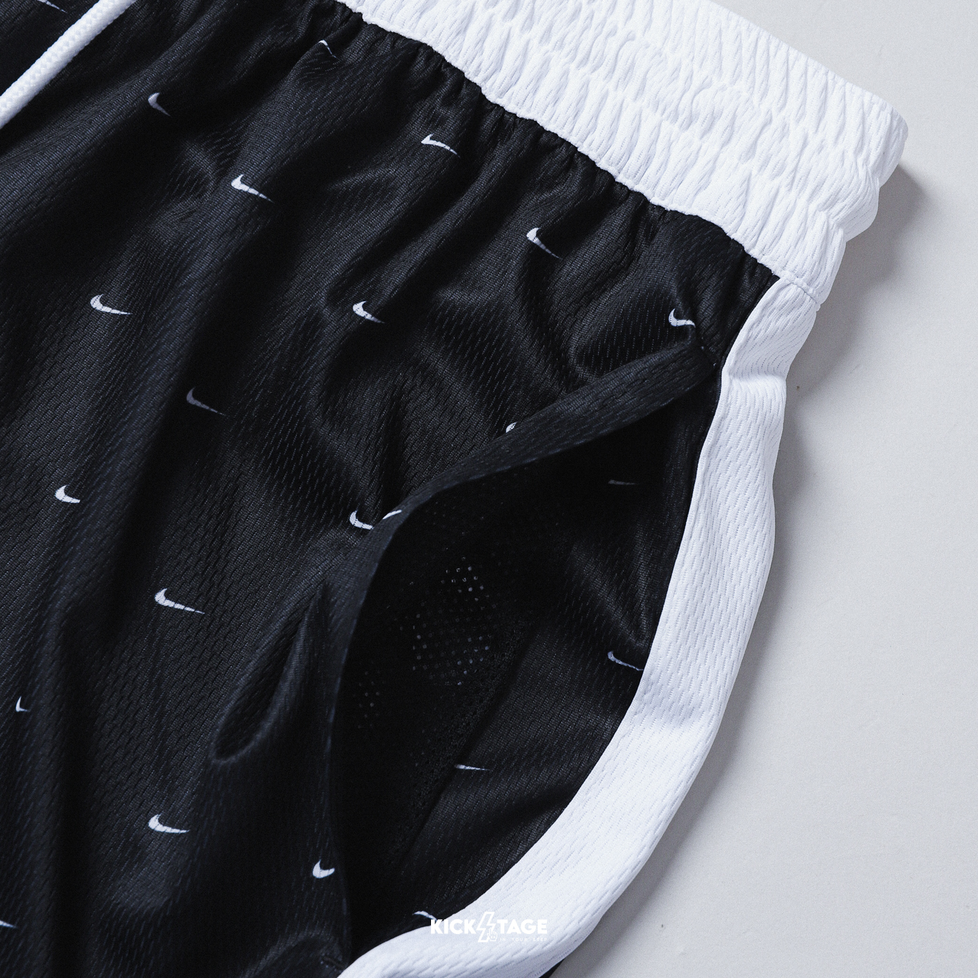 男款 NIKE DRY SHORT 黑白 滿版 LOGO 抽繩 運動 藍球褲 短褲【IF2583-010】NKTF
