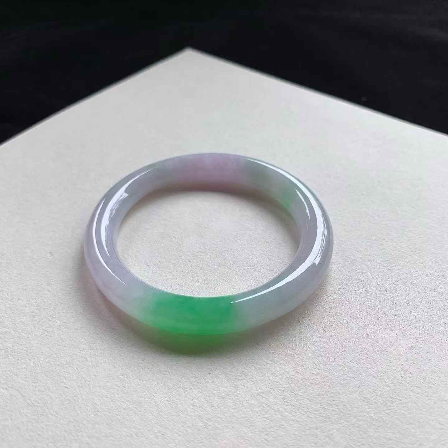 627239 54.4mm春彩圓條翡翠手鐲 (54-56)