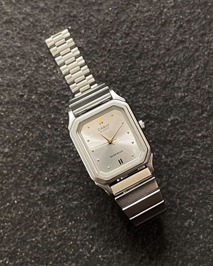 【逢甲 FUZZY】CASIO  Vintage 系列 復古手錶 銀 方塊 金色指針 女款