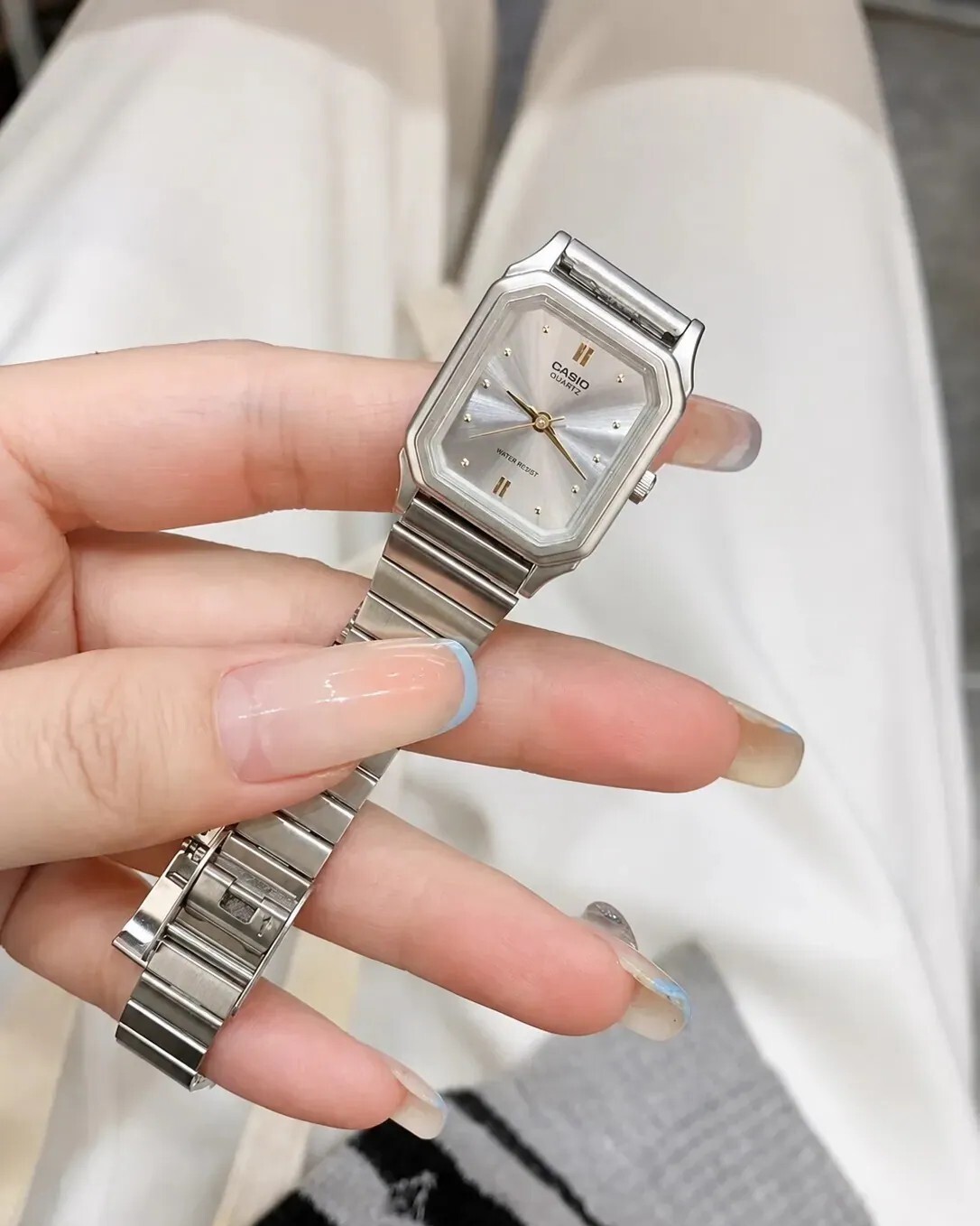 【逢甲 FUZZY】CASIO  Vintage 系列 復古手錶 銀 方塊 金色指針 女款