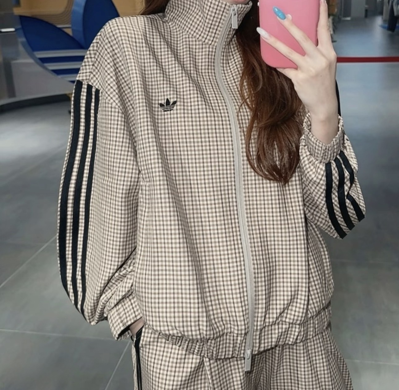 【Luxury】 ADIDAS ORIGINALS 愛迪達 女子復古撞色條紋雙拉鍊休閒外套卡其色外套 愛迪達條紋運動外套 休閒套裝 復古風 條紋套裝長褲 LE8307 LE8309