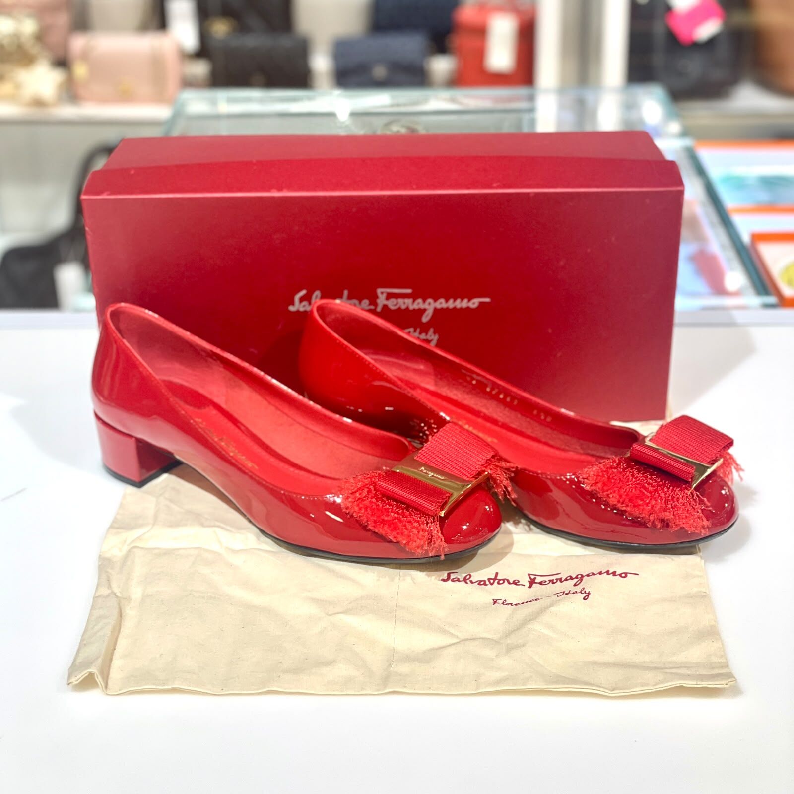 DISPLAY!!! FERRAGAMO 粗跟鞋37碼,法拉利紅漆皮, VARA流蘇蝴蝶結,晚裝鞋,新娘鞋, #菲拉格慕皮鞋 #展示品 #香榭站正品
